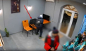 Doi bărbați din capitală  - reținuți pentru 72 de ore, după ce au furat mai multe bunuri dintr-un magazin. Ce pedeapsă pot primi aceștia - VIDEO