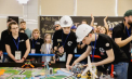 O echipă de elevi pasionați de tehnologie au creat un roboțel inteligent, au impresionat juriul la un concurs național de robotică și acum se pregătesc să reprezinte Moldova pe scena internațională - VIDEO