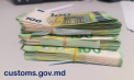 A încercat să iasă din țară cu 30 de mii de euro nedeclarați: O femeie - documentată pe Aeroportul Internațional Chișinău - FOTO/VIDEO
