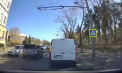 O persoană a fost la un pas de a fi lovită pe o trecere de pietoni din capitală. Momentul incidentului, filmat de o cameră de bord - VIDEO
