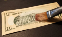 A pus în circulație bancnote false și a înșelat o persoană cu mai mulți bani. Un bărbat, condamnat la peste cinci ani de închisoare. Precizările PG