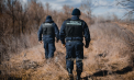 Șase bărbați din mai multe regiuni, inclusiv Kiev, au fost prinși în timp ce încercau să treacă ilegal frontiera pentru a ajunge în România - VIDEO
