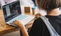 Începând din acest an în universitățile din Moldova ar putea fi introduse studiile masterat și licență în format online. Un regulament în acest sens a fost aprobat de către guvern - VIDEO