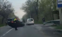O mașină s-a răsturnat pe o stradă din capitală. Imagini de la locul accidentului - VIDEO