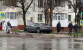 Un Porsche a ajuns pe trotuar și s-a lovit de un copac, pe o stradă din capitală. Imagini de la locul accidentului - VIDEO