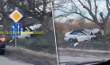 Accident grav la Budești. Un tânăr a fost transportat la spital, după ce s-a lovit violent cu mașina de un copac. Imagini de la locul impactului - VIDEO