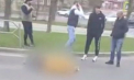 Accident grav în capitală. O femeie a fost transportată la spital, după ce a fost lovită de o mașină în timp ce traversa strada neregulamentar. Imagini de la locul impactului - VIDEO