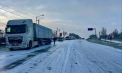 Atenție, șoferi. Trafic stopat în raionul Edineț din cauza ghețușului format pe carosabil. Poliția monitorizează situația
