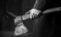 I-a dat foc și l-a lovit cu un topor: Un bărbat – condamnat la 15 ani de închisoare, după ce a fost cât pe ce să-și omoare amicul de pahar, la Edineț