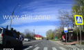 La un pas de tragedie: Un pieton era cât pe ce să fie lovit, în timp ce trecea strada regulamentar în capitală. Momentul - surprins de o cameră de bord - VIDEO