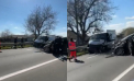 Accident la Telenești: Un microbuz și o mașină s-au ciocnit violent. Imagini de la locul impactului - VIDEO