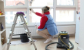 Moldovenii se pregătesc temeinic de Paște. Iar pentru că sunt multe de făcut, unii oameni, ca să le reușească pe toate, apelează la serviciile de curățătorie - VIDEO