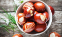 Metode ușoare de vopsit ouăle de Paște. Cum poți obține culori frumoase din ingrediente naturale