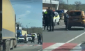 Accident la Măgdăcești. O mașină, lovită de un camion, în timp ce a oprit la trecerea de pietoni: Pietonul a avut nevoie de îngrijiri medicale - VIDEO 
