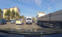 Un tânăr a ajuns la spital, după ce a fost lovită de o mașină în timp ce traversa strada pe o trecere de pietoni din capitală. Imagini de la locul accidentului - VIDEO