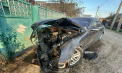 Accident violent la Tiraspol: O fetiță de 12 ani a fost transportată la spital, după ce șoferul mașinii în care se afla a pierdut controlul volanului și s-a lovit de un gard metalic - FOTO
