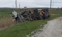 Un camion s-a răsturnat într-un șanț în urma unui accident, la Telenești. Imagini de la locul impactului - VIDEO