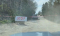 Un locuitor din Dumbrava a stârnit controverse după ce a închis o porțiune de stradă pentru a-și monta pavaj în fața curții. Ce spune primarul - VIDEO