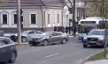 Dimineață cu ghinion pentru doi șoferi din capitală: Unul a avut nevoie de îngrijiri medicale, după ce mașinile celor doi s-au ciocnit în centrul capitalei - VIDEO