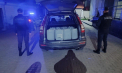 12 butelii de alcool etilic, depistate de polițiștii de frontieră pe bancheta din spate a unei mașini: Șoferul nu a putut prezenta acte de proveniență a mărfii - FOTO