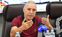 O lecție de fotbal a fost ținută azi la liceul Dante Alighieri din capitală. Vedetă a fost Hristo Stoichkov, cel mai bun fotbalist din istoria Bulgariei, aflat într-o vizită la Chișinău - VIDEO