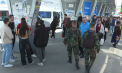 De Paște, toate drumurile duc acasă. Autogările sunt pline de oameni, care se grăbesc să ajungă la țară pentru a sărbători alături de cei dragi: „Ne întâlnim, povestim”  - VIDEO 