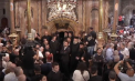 Ceremonia primirii Sfintei Lumini la Ierusalim: Mii de credincioși s-au adunat la Sfântul Mormânt, unde au luat focul haric - VIDEO
