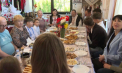 Ouă roșii, zâmbete și multă dragoste: De Paște, familiile din toată țara s-au reunit la masă pentru a sărbători Învierea Domnului - VIDEO