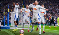 Dacă aseară Leeds și-a distrus adversara cu 6 la 0, Burnley se întoarce în prima ligă după un succes în fața principalei contracandidate, fanii invadând terenul la finalul meciului - VIDEO