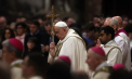 Cardinalii se întâlnesc acum la Vatican pentru a planifica funeraliile Papei Francisc. Moartea sa subită a pus în mişcare ritualuri străvechi - VIDEO
