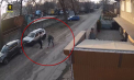 L-a bătut, după care l-a jefuit: Un tânăr - cercetat penal, după ce a lovit o persoană și i-a sustras telefonul mobil în plină stradă - VIDEO