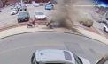 Momentul în care o mamă și copiii ei evită la limită o explozie de canal pe o stradă din SUA - VIDEO