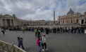 Zeci de mii de oameni, la coadă pentru a-și lua rămas bun de la Papa Francisc. Pelerinaj la Vatican, la Bazilica Sfântul Petru - VIDEO 