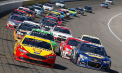 Doi piloți de curse NASCAR s-au crezut luptători MMA, în cadrul unei etape din Carolina de Nord. După ce și-au ciocnit mașinile, bătăușii au sărit să-și dea pumni, până când au intervenit polițiștii - VIDEO