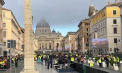 Imagini din Vatican înaintea funeraliilor Papei Francisc: Aglomerație pe străzi, măsuri sporite de securitate - VIDEO