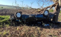 Grav accident la Briceni: O persoană a murit, iar alta a ajuns la spital, după ce mașina în care se aflau s-a răsturnat. Șoferul era băut - VIDEO