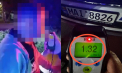 „Suflă, suflă, suflă.” Un șofer - cercetat penal după ce a fost prins băut la volan. Acesta avea norma de alcool depășită de peste 8 ori