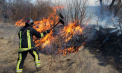 Incendiu de vegetație în apropierea unei sonde de petrol la Cahul. Șapte autospeciale și 28 de pompieri au intervenit pentru a stinge flăcările