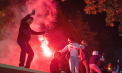  Haos la Paris, după calificarea lui PSG în finala Ligii Campionilor: O mașină a intrat în mulțime, alta a fost incendiată, 43 de fani, arestați. Imagini cu impact emoțional - VIDEO 