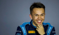 Pilotul de Formula 1, Alexander Albon, și-a propus să cucerească și aerul. . Thailandezul a urcat într-un avion militar al  Marinei Statelor Unite, utilizat pentru acrobații aeriene - VIDEO