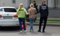 O mamă care și-a vândut cu 30.000 de dolari fetița, prinsă în Ucraina