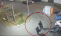 Doi bărbați din capitală - reținuți, după ce ar fi furat bunuri din apartamentele blocurilor aflate în construcție. Momentul când mascații de la Fulger intră în apartamentele suspecților - VIDEO