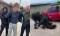 „- Câți bani trebuia să iei? - 200 de mii.” Cinci escroci, reținuți în flagrant, după ce au păcălit o femeie să le dea peste un milion de lei, sub pretext de investiții - VIDEO