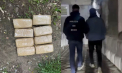 Droguri în valoare de jumătate de milion de lei: Doi bărbați - reținuți chiar în timp ce plasau substanțele narcotice în ascunzișuri. Ce pedeapsă pot primi aceștia - VIDEO