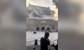 Panică printre turiști după ce un turn vechi de peste 600 de ani s-a prăbușit într-un oraș istoric din China - VIDEO