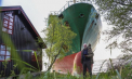 Un norvegian s-a trezit un vecin nou foarte voluminos, un vapor uriaș. Având un somn foarte profund nici măcar nu s-a trezit când nava container de 135 metri lungime a intrat în grădina sa - VIDEO