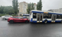 Accident cu implicarea unui troleibuz în capitală: În momentul impactului în salon se aflau circa 5 pasageri