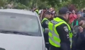 Răzvrătire într-un oraș din vestul Ucrainei. Mai multe persoane au blocat un vehicul de recrutare al armatei şi i-au înţepat anvelopele