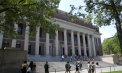 Universități din întreaga lume se întrec în oferte pentru studenții pe care SUA nu îi mai doresc: „Politicile adoptate de guvernul american au fost ca o palmă peste față”