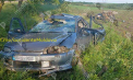 Grav accident la Glodeni: Un tânăr - transnportat la spital, după ce a ajuns cu mașina într-un copac. Automobilul s-a rupt în două